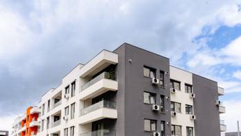 https://images.northbucharest.ro/NmFxt7ZPn3qx-e5aUK4nUlBBNOUwFYdjsmypb9X0ViI/resize:fill:350:198:1/gravity:ce/bG9jYWw6Ly8vZXN0YXRlL2xyLzA2NGQwZTc3LTdiMWYtNGQ0OS04OGRkLWE3NjU1MTBjNDkyNC5qcGVn