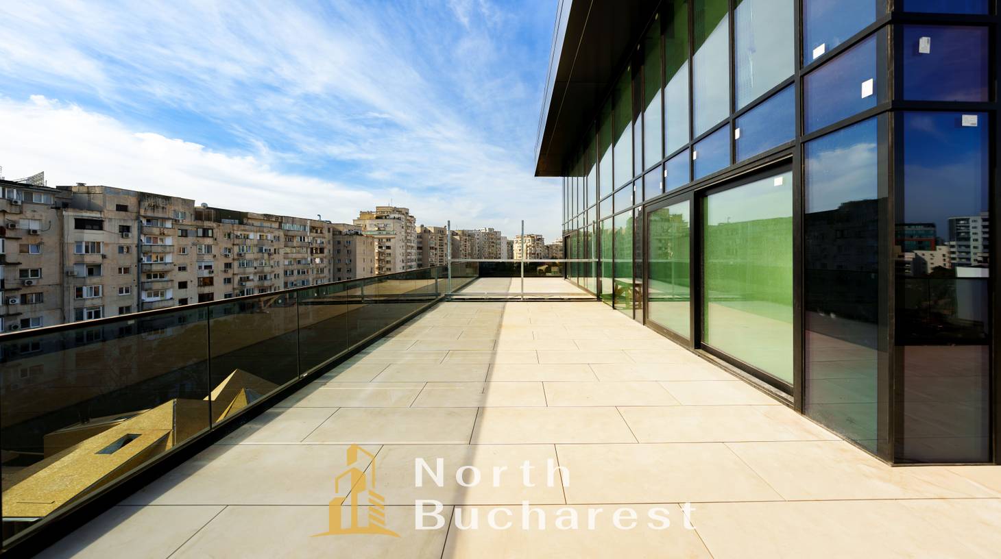 https://images.northbucharest.ro/NoS1PgYzJ02QXXxn4tdzaU9UJ5PbMBxXw9M9ORaQXr4/watermark:0.75:so:0:30:0.39/resize:fill:1460:816:1/gravity:ce/bG9jYWw6Ly8vZXN0YXRlL2xyLzNhOTVjMWZhLTk1MGMtNGYxYi05ZjE4LThlNDNmYmU4YjY0NC5qcGVn