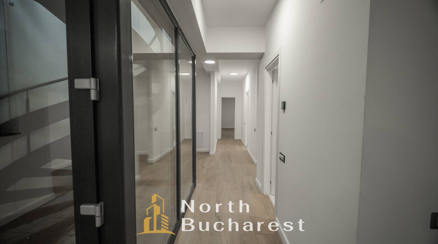 https://images.northbucharest.ro/Ozx0DM--ZhHkgGon-pIpZqCggTPl1YEeRDNDs9026DY/watermark:0.75:so:0:30:0.39/resize:fill:1460:816:1/gravity:ce/bG9jYWw6Ly8vZXN0YXRlL2xyLzVjMzY4MWM5LTBlNjAtNGQwMi1hOGI2LTI0YzI4ZDY0YTY1NC5qcGVn