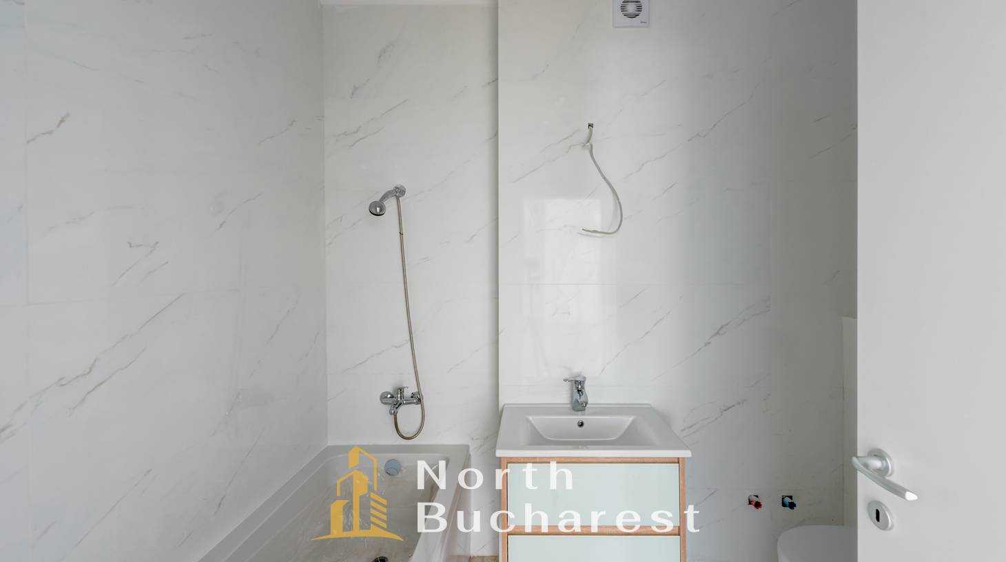 https://images.northbucharest.ro/P-QTK6YKVeW5B7rVJbIY9utXcnAy1o7lly68256ewhY/watermark:0.75:so:0:30:0.39/resize:fill:1460:816:1/gravity:ce/bG9jYWw6Ly8vZXN0YXRlL2xyLzJkZTZiODBkLTU3OWUtNDA3MS1hMWJlLTIwNzJlNWFmMGZjOS5qcGVn