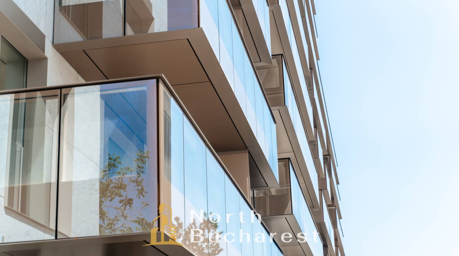 https://images.northbucharest.ro/PxSdCH2-otgb5JqR5wV_WhZqlLcOabJo94hKGMvkC10/watermark:0.75:so:0:30:0.39/resize:fill:1460:816:1/gravity:ce/bG9jYWw6Ly8vZXN0YXRlL2xyLzRmMDQ2YzA1LTcwNWItNGYzNi05MDFkLTNkMzIxYzg1NDM4MC5qcGVn