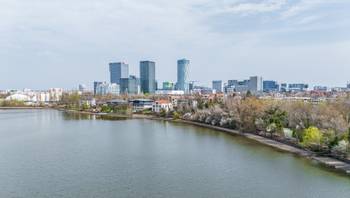 https://images.northbucharest.ro/Q8h-R4DI_fJmvcBNHdQ3LqP0jrhjD8f3sdDrMIBB8GA/resize:fill:350:198:1/gravity:ce/bG9jYWw6Ly8vZXN0YXRlL2xyLzY4NDk0OTNiLTgxNzQtNGNjYy04NWJjLWYyYzhhNzk3OWZmMS5qcGVn