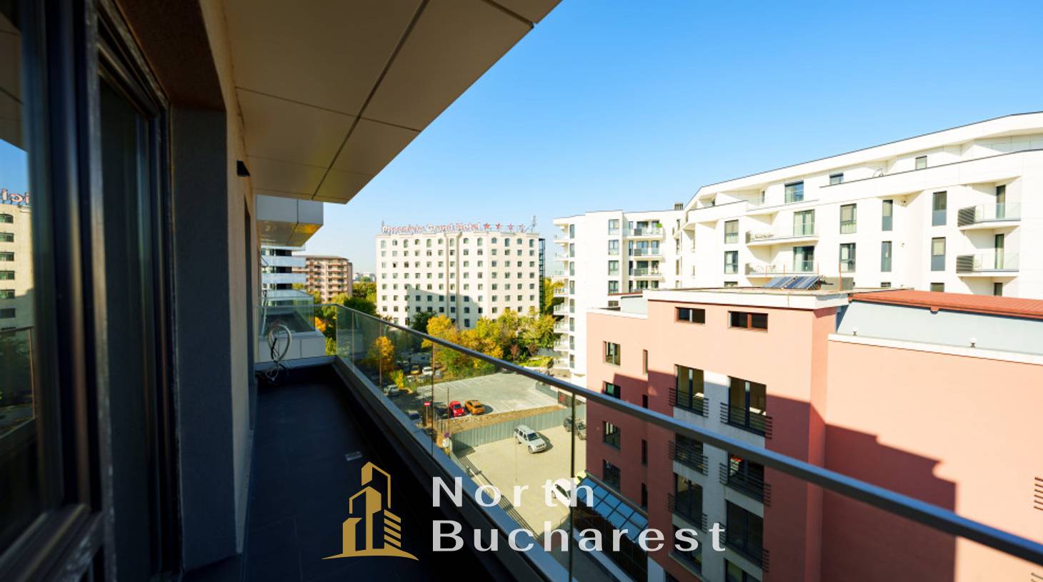 https://images.northbucharest.ro/QRQH1MqWtSkiEbmm-iJuxgAr2GUu2mraaZERlX2H8Mo/watermark:0.75:so:0:30:0.39/resize:fill:1460:816:1/gravity:ce/bG9jYWw6Ly8vZXN0YXRlL2xyL2RwMWgzeDluOXhudjFwOS0yMjBfMTIuanBn