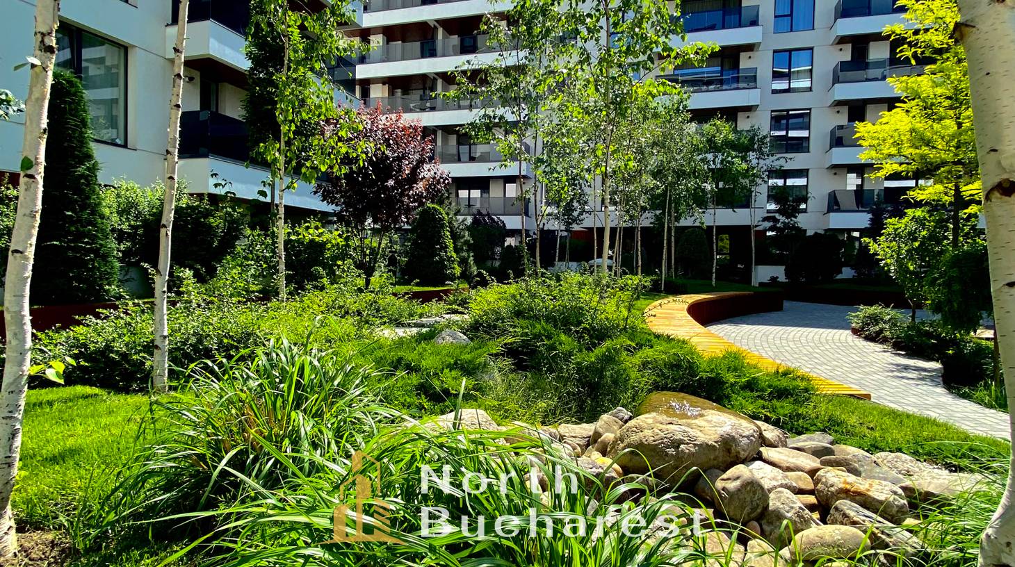 https://images.northbucharest.ro/R4uELxLD8mKA2NjmvaQ3v-SgnTG2RGE1zzE6eet1UVs/watermark:0.75:so:0:30:0.39/resize:fill:1460:816:1/gravity:ce/bG9jYWw6Ly8vZXN0YXRlL2xyL2JlNDYyY2U1LWNhZDMtNGM0MC1hMjJlLTZmYjQ2ZmQwYTdjMC5qcGVn