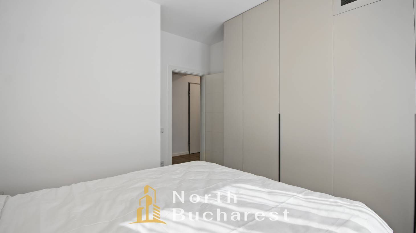 https://images.northbucharest.ro/SJE0fFQMEC6DAoEBOePZXmsDuhC-7WDr06_EiohgX2Y/watermark:0.75:so:0:30:0.39/resize:fill:1460:816:1/gravity:ce/bG9jYWw6Ly8vZXN0YXRlL2xyLzRjMzdiMmNlLTA5MjUtNDFjYi1iNmZhLWM2NjI0MDgxN2FiYi5qcGVn