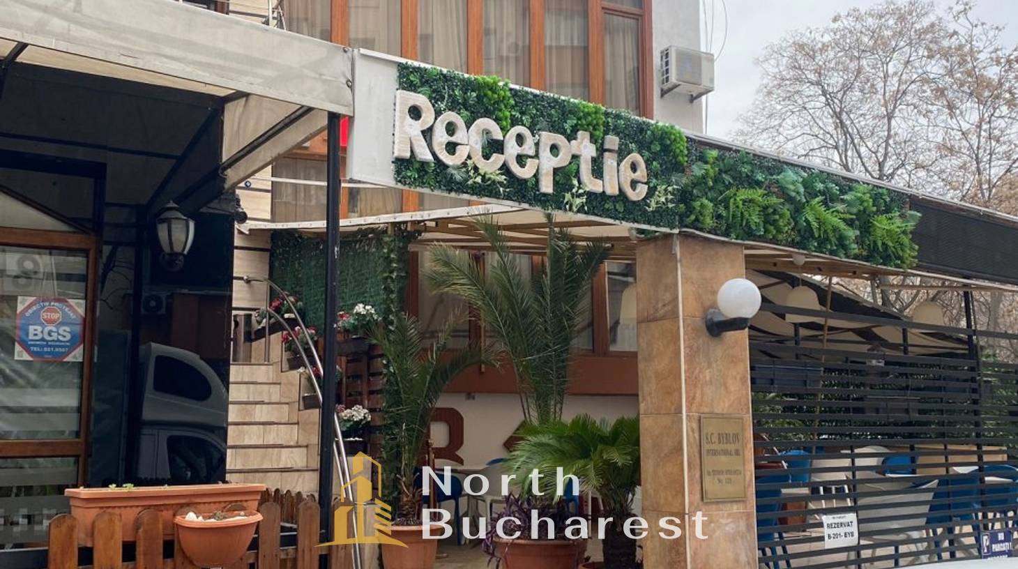 https://images.northbucharest.ro/T5HKFi_H7STpOowknB4zRoj95aHviSbtDBEFGoBstdc/watermark:0.75:so:0:30:0.39/resize:fill:1460:816:1/gravity:ce/bG9jYWw6Ly8vZXN0YXRlL2xyLzBsbnc5OW90NXdtZDhuci0yODcuanBlZw