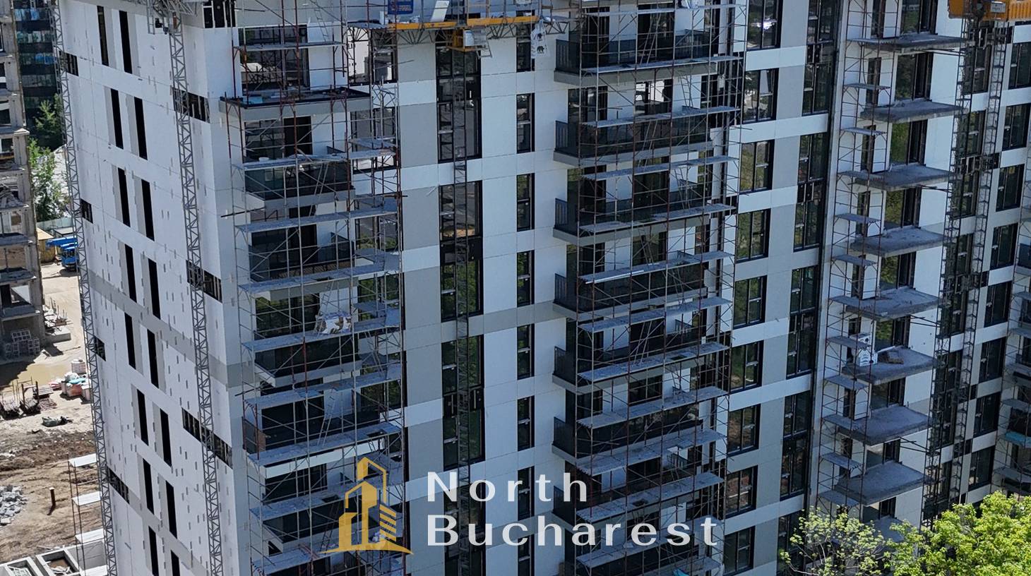 https://images.northbucharest.ro/Tw_Ua1ZUkXUBjCUA46TWmBwEiE0CuyVpxV9q8CiPKKw/watermark:0.75:so:0:30:0.39/resize:fill:1460:816:1/gravity:ce/bG9jYWw6Ly8vZXN0YXRlL2xyL2JjZTcwN2YwLTM2ZGMtNDJkMi05MTFkLTYxN2M5MTJhNDdlMS5qcGVn
