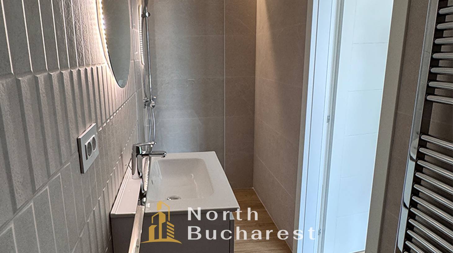 https://images.northbucharest.ro/U1ycaKDWeirFtVwDhgTZoloI8b_jTz0ztC72waylnq8/watermark:0.75:so:0:30:0.39/resize:fill:1460:816:1/gravity:ce/bG9jYWw6Ly8vZXN0YXRlL2xyLzM2YTI5ZGNmLWZkOTgtNDFlNy05YTEzLTIyMDc2MjE4OTdlNy5qcGVn