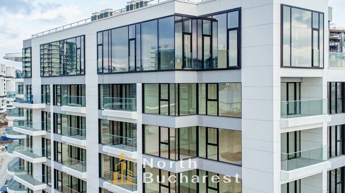 https://images.northbucharest.ro/Uxx72wUkNNKXpBri-3nLqGIbSeAK6fQSb-dEuIJmmzE/watermark:0.75:so:0:30:0.39/resize:fill:1460:816:1/gravity:ce/bG9jYWw6Ly8vZXN0YXRlL2xyL2VlNzc4ZmFmLTU0ODctNGY4Ny1hNzc4LWI5ZmM3OTNjZGJiMC5qcGVn
