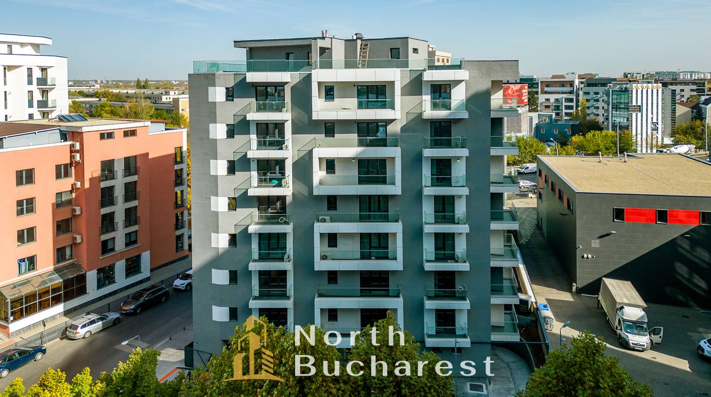 https://images.northbucharest.ro/VJdV--Abv0N9wdiw94Lu8Dgi-kr8GXp4KRX-XATt0wc/watermark:0.75:so:0:30:0.39/resize:fill:1460:816:1/gravity:ce/bG9jYWw6Ly8vY29tcGxleC9zbGlkZXMvMTUtNjIwNDcxLmpwZw