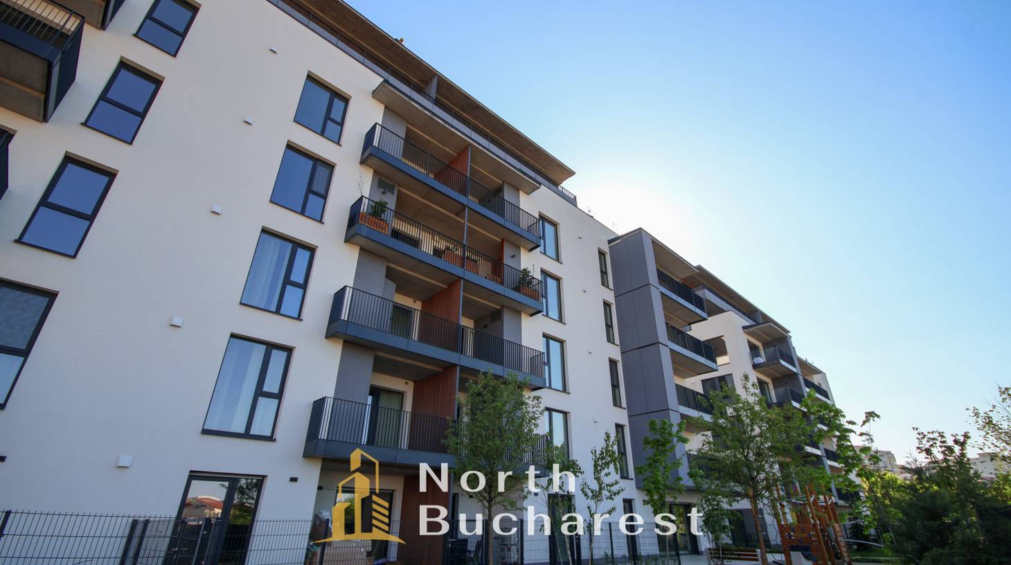 https://images.northbucharest.ro/Ve9Nffn5l8-y2bP9K5kGP8BG2SgLcVMVdp8RPa_Xy4A/watermark:0.75:so:0:30:0.39/resize:fill:1460:816:1/gravity:ce/bG9jYWw6Ly8vZXN0YXRlL2xyLzAzZDBhYTMwLWEyMWItNGE2Zi1hMDE5LTJhMjAwNzM3MGIxZC5qcGVn
