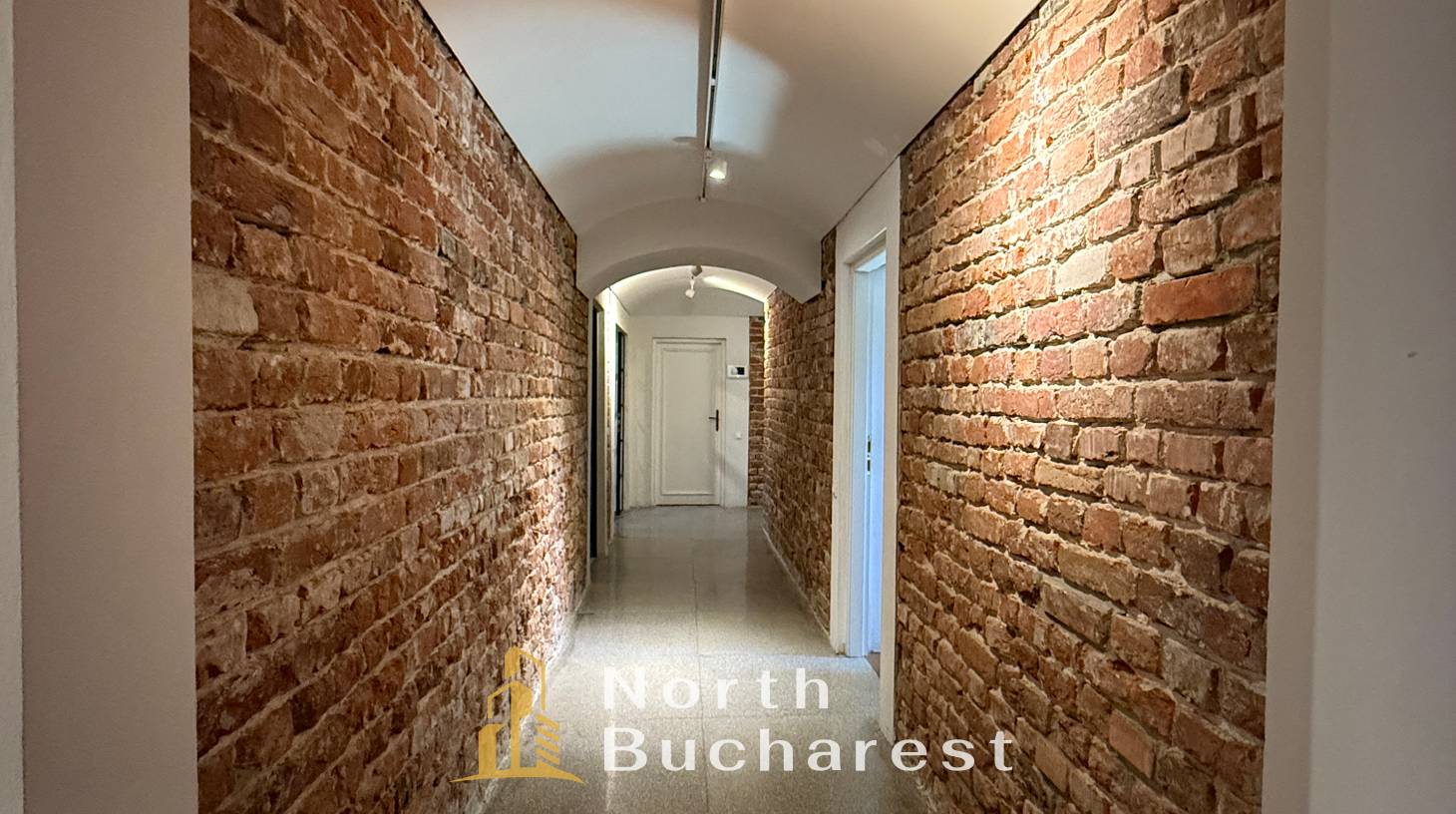 https://images.northbucharest.ro/W3zz2UjziJHU1kCq7NiyuDTC82e5ynwmrxgPrGNH0PU/watermark:0.75:so:0:30:0.39/resize:fill:1460:816:1/gravity:ce/bG9jYWw6Ly8vZXN0YXRlL2xyLzlmOTU5YTNjLTE1NjMtNDVlMC1iYWEzLTU1ZThkNGNjMjg2Mi5qcGVn