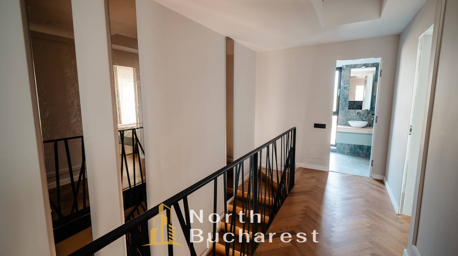 https://images.northbucharest.ro/W9Pq_LJu4FKd90w1dT9wHmjmKZ0X9M2ZEBOl13ldb2Q/watermark:0.75:so:0:30:0.39/resize:fill:1460:816:1/gravity:ce/bG9jYWw6Ly8vZXN0YXRlL2xyLzhjMmEzN2VlLWY4M2MtNGUwNi05ZWY1LWJkMWU3MjAwMzQ2ZS5qcGVn