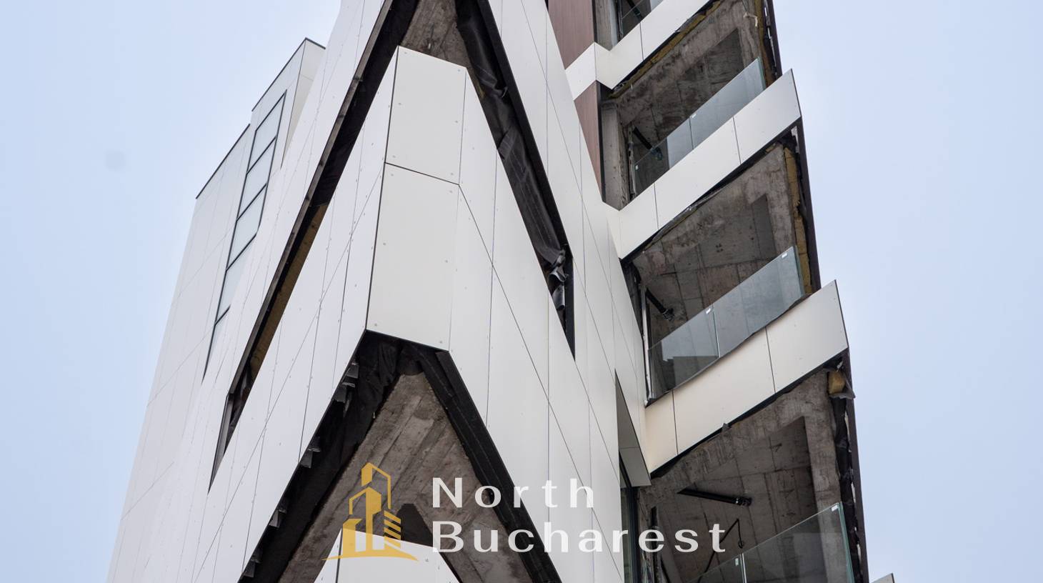 https://images.northbucharest.ro/WNEmp7mK9JVesIWtvfLzpgIWfdutF0ZoLlnlqSIZcYM/watermark:0.75:so:0:30:0.39/resize:fill:1460:816:1/gravity:ce/bG9jYWw6Ly8vZXN0YXRlL2xyLzQyYmFhZjU5LTU1ZDEtNDVjMC05MGMxLTkwNTI4MWU2OTgwOC5qcGVn