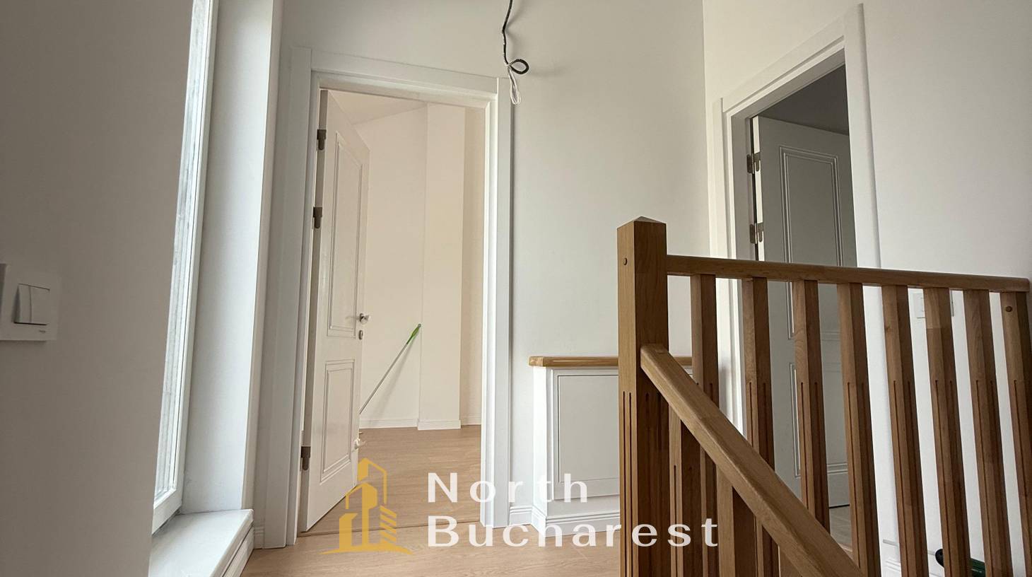 https://images.northbucharest.ro/Wbav5QhwSDYa39JcYIk9T2_LUuUp4uwlp4K9nFpOr1U/watermark:0.75:so:0:30:0.39/resize:fill:1460:816:1/gravity:ce/bG9jYWw6Ly8vZXN0YXRlL2xyLzAwZDU5NjM0LTE0NjAtNDc0NS1iZGE0LWY3ODE2YjRjNjY4MS5qcGVn
