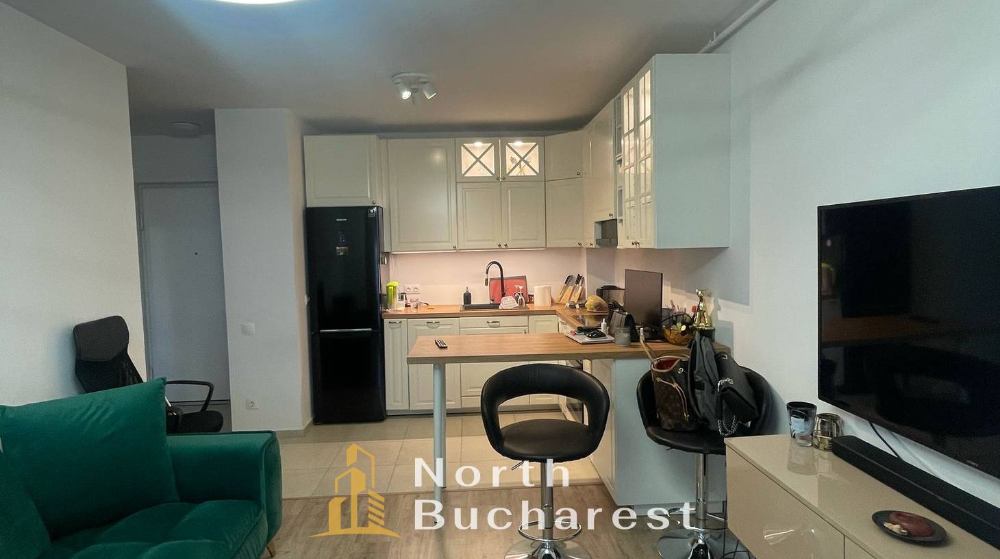 https://images.northbucharest.ro/WzWg1AtigVb4SpQpud8KmCIiwFjxcRAYHISNnVLm7xY/watermark:0.75:so:0:30:0.39/resize:fill:1460:816:1/gravity:ce/bG9jYWw6Ly8vZXN0YXRlL2xyLzk4OWYyNDA4LWI4Y2UtNGQ1NC04ODY1LWU1NDc1MTQxZmI0Ni5qcGVn