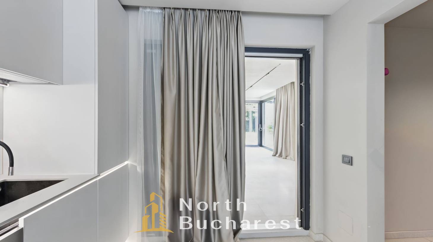 https://images.northbucharest.ro/XONaESNqkCFSQlTDVAq0ylI1KNrVdNA64cZWQsbdlsU/watermark:0.75:so:0:30:0.39/resize:fill:1460:816:1/gravity:ce/bG9jYWw6Ly8vZXN0YXRlL2xyL2E5NTI2NjA4LWZhNWEtNDhkNy04MjliLWNlYmU2ODc2YTdmYy5qcGVn