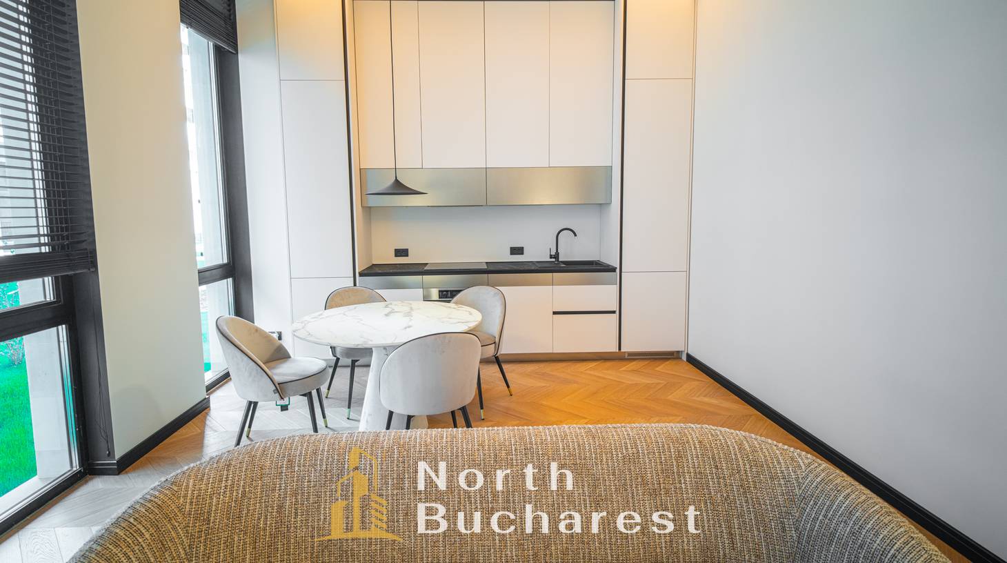 https://images.northbucharest.ro/XbXIW3kT272F_5p4phxfHXyf7uKXheiOgVYppJJEHfU/watermark:0.75:so:0:30:0.39/resize:fill:1460:816:1/gravity:ce/bG9jYWw6Ly8vZXN0YXRlL2xyL2Q4NGMzMWEwLTViZGUtNGVmMS04ZGY2LTU0ODE5ZWQ1NjNhZS5qcGVn