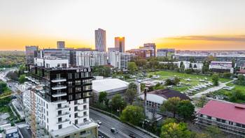 https://images.northbucharest.ro/Xp-llwACxtiYJxHwMsXH8O4rhYCpfO-dheAdpFR_Fd0/resize:fill:350:198:1/gravity:ce/bG9jYWw6Ly8vZXN0YXRlL2xyLzIzNTdmZjEzLTA2MGQtNDFhMC1iYWMwLTFhOWJiMjA3ZmJlMi5qcGVn