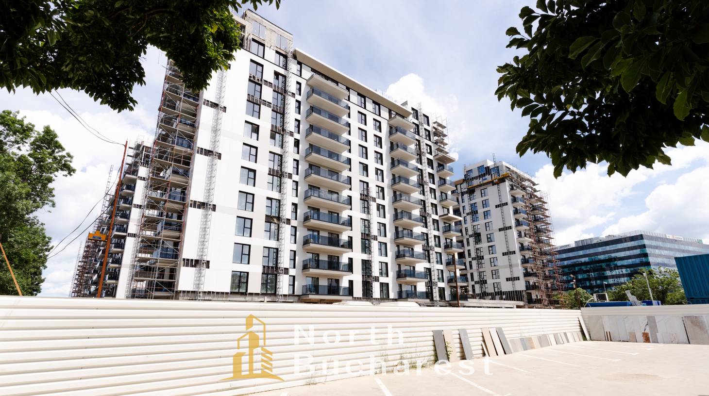 https://images.northbucharest.ro/XuNvVTiiSCNBScjQucbsWGptcVVe8agZ1h8gwEDPGzE/watermark:0.75:so:0:30:0.39/resize:fill:1460:816:1/gravity:ce/bG9jYWw6Ly8vZXN0YXRlL2xyLzIwMDkxYjRjLTdiN2QtNDYxZi04ZWRlLTRlNGY1Yjg4ZDZkOS5qcGVn