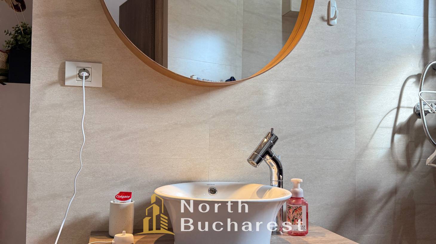 https://images.northbucharest.ro/ZZizVFgm1JBSj9yyL3lyHmgi_KNzioYmQ8y7AwV1xQo/watermark:0.75:so:0:30:0.39/resize:fill:1460:816:1/gravity:ce/bG9jYWw6Ly8vZXN0YXRlL2xyL2RjMzI3ODA1LTBmNjMtNGQ5Ni04Yjg2LTRhNDU5NDc4NjUwMC5qcGVn