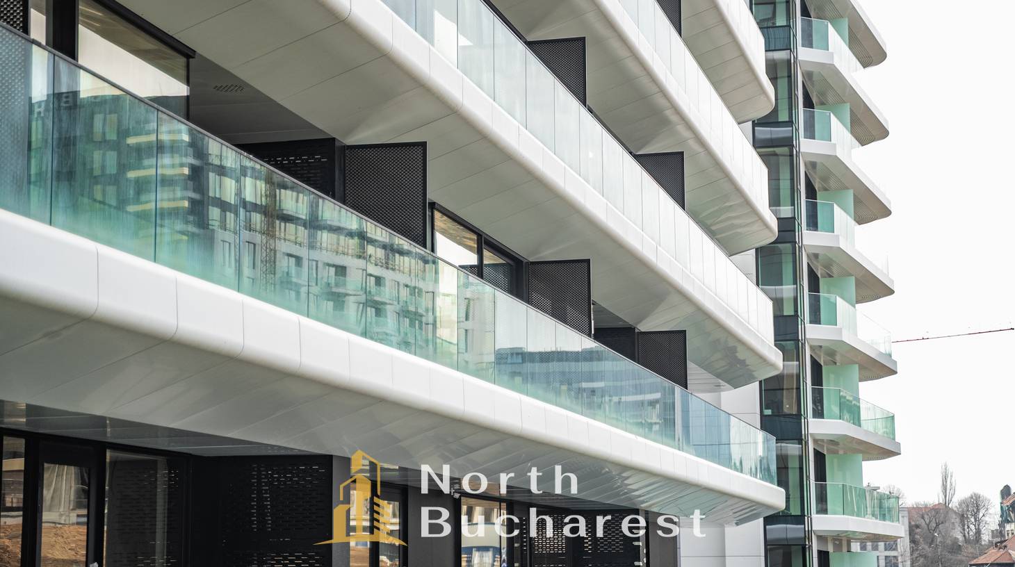 https://images.northbucharest.ro/aEe9uPTz9TBJd7P0JYUOV-aZLwCrBIWXMI5T2g7mTVI/watermark:0.75:so:0:30:0.39/resize:fill:1460:816:1/gravity:ce/bG9jYWw6Ly8vZXN0YXRlL2xyL2MwYTU4NWIwLWU0NWEtNDdjNC1hNzA0LWZhYzExYjY0ZTg3Mi5qcGVn