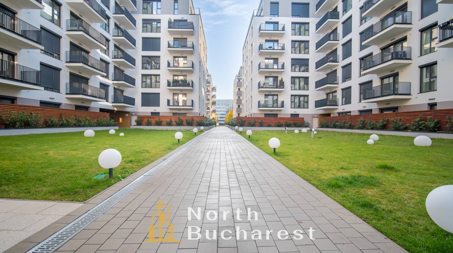 https://images.northbucharest.ro/aUxJvLgcf7yEYWMhDD0COUuXvxC0WwiPJYpK6clZE2g/watermark:0.75:so:0:30:0.39/resize:fill:1460:816:1/gravity:ce/bG9jYWw6Ly8vZXN0YXRlL2xyL2JjMzI4ODk5LWY4ZjUtNDFjNC1hYTVkLTFjYTUwNjFlMDM2Zi5qcGVn