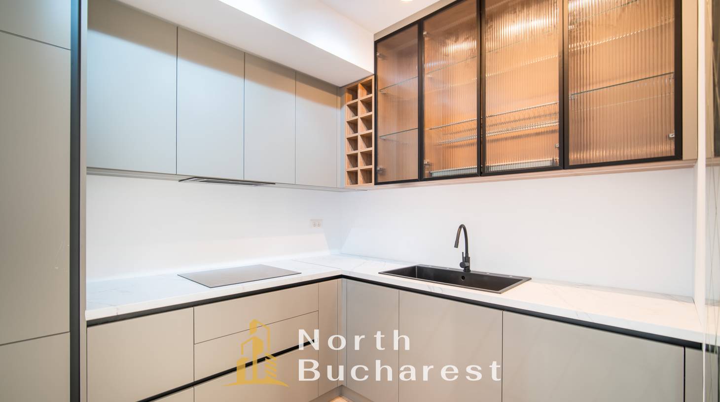 https://images.northbucharest.ro/aZsNvIa50WUW1b32OXp1mTT3kYf_qQV8hZIFldlgM1E/watermark:0.75:so:0:30:0.39/resize:fill:1460:816:1/gravity:ce/bG9jYWw6Ly8vZXN0YXRlL2xyLzU3ZWE2OGFiLTQwZWUtNDBiYy1hMDQ2LTE5YTA4OWUzMmZjMS5qcGVn