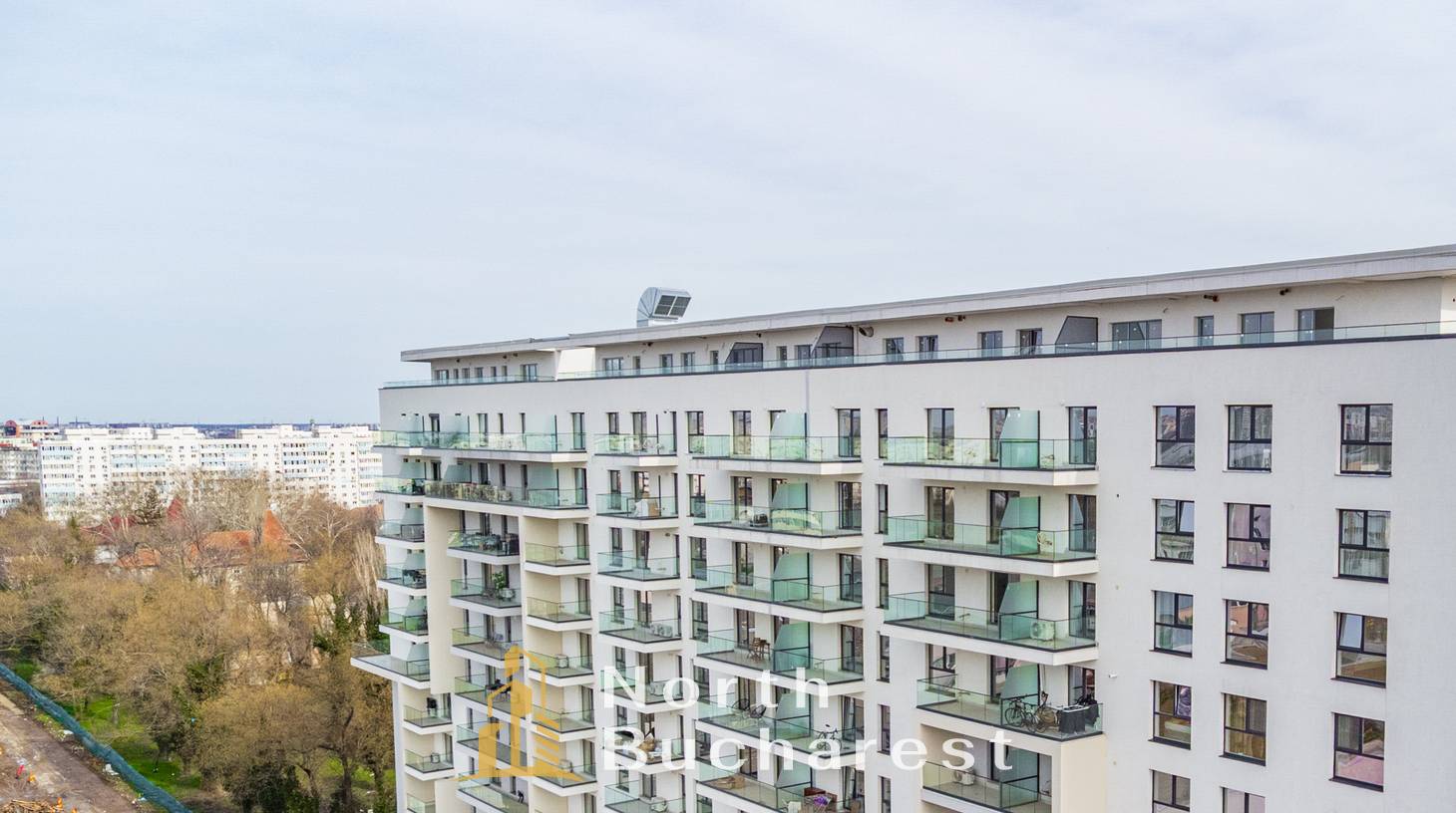 https://images.northbucharest.ro/aqpeUoFYul2XqOlRb-aF6r9ShDdyDN2wkOAe_eufcdE/watermark:0.75:so:0:30:0.39/resize:fill:1460:816:1/gravity:ce/bG9jYWw6Ly8vZXN0YXRlL2xyL2M4ZjA3YjUxLTA5OTYtNGQwOS05Mzg5LWFhOGUxNzk1ZWM1YS5qcGVn