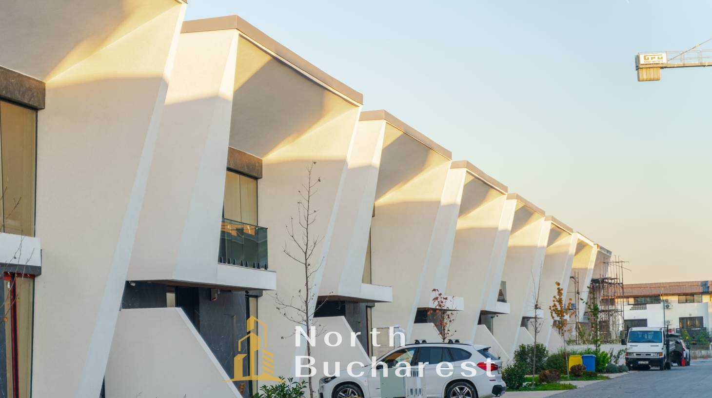 https://images.northbucharest.ro/bbJ3RbZT-0xA1YHuKPgvGvOyfa78dvWh3bEaNblsscQ/watermark:0.75:so:0:30:0.39/resize:fill:1460:816:1/gravity:ce/bG9jYWw6Ly8vZXN0YXRlL2xyLzc5YzFjZTkwLWU3ZWItNGFkOC05MjVhLTE1YzNiZmZhNzRiMC5qcGVn