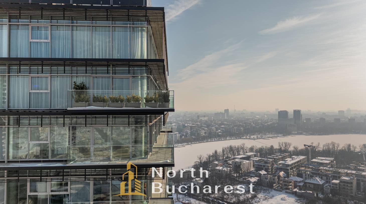 https://images.northbucharest.ro/bkzzTyk16P4O6IsY-I-qPa8nYa8DF6oD4sUBQmFuLX0/watermark:0.75:so:0:30:0.39/resize:fill:1460:816:1/gravity:ce/bG9jYWw6Ly8vZXN0YXRlL2xyL2Q0ZWIzOWMxLWViYzctNDM1OC1hN2FhLWMyZDIwZjI2OGIzNS5qcGVn