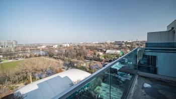 https://images.northbucharest.ro/cUPz0VlAKVuay0gYN9Ek_7sGJ8USB_pQVA11vf6hpUA/resize:fill:350:198:1/gravity:ce/bG9jYWw6Ly8vZXN0YXRlL2xyLzFmN2FmOGMzLWZhNDgtNDYwZC1iZTJhLTBkOWVkY2ZmMjE1Ni5qcGVn