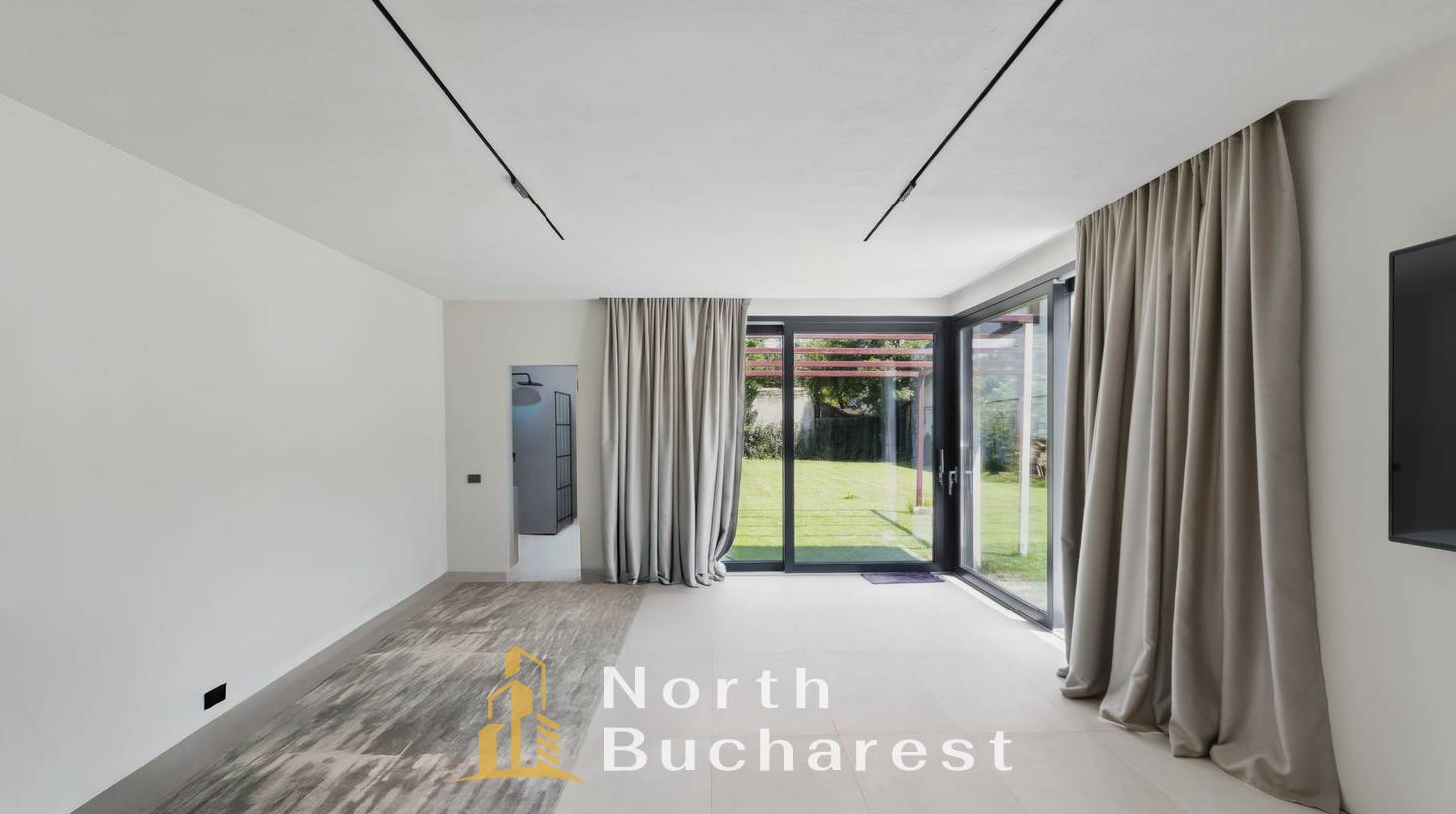 https://images.northbucharest.ro/cUyijso6wn6tuZjhpE8D5daOqa2_uujiUveyffSI7uI/watermark:0.75:so:0:30:0.39/resize:fill:1460:816:1/gravity:ce/bG9jYWw6Ly8vZXN0YXRlL2xyLzRjNGFlNzU5LTUxODgtNDg2Yy1hYTRkLTE4ZGZiZWRiY2VlYi5qcGVn