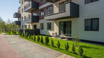 https://images.northbucharest.ro/cbQ4Qg3RwR6v-Vdp1bAf9BpQzXabILIPbq7Oc4idr7Y/resize:fill:350:198:1/gravity:ce/bG9jYWw6Ly8vZXN0YXRlL2xyLzFkNTVlYTNjLTllZjAtNGU3ZS05NTE3LTYyODU0YWFlODFjMC5qcGVn