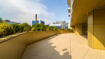 https://images.northbucharest.ro/dCgMIxfKq3peqDlw_upFK6GXED9H2x8AvFpcJ6osTDE/resize:fill:350:198:1/gravity:ce/bG9jYWw6Ly8vZXN0YXRlL2xyLzQ4MjE5NmU1LWY3ZjUtNGMwNy1iMTI5LWM3NDZhN2M1MWY4Ny5qcGVn