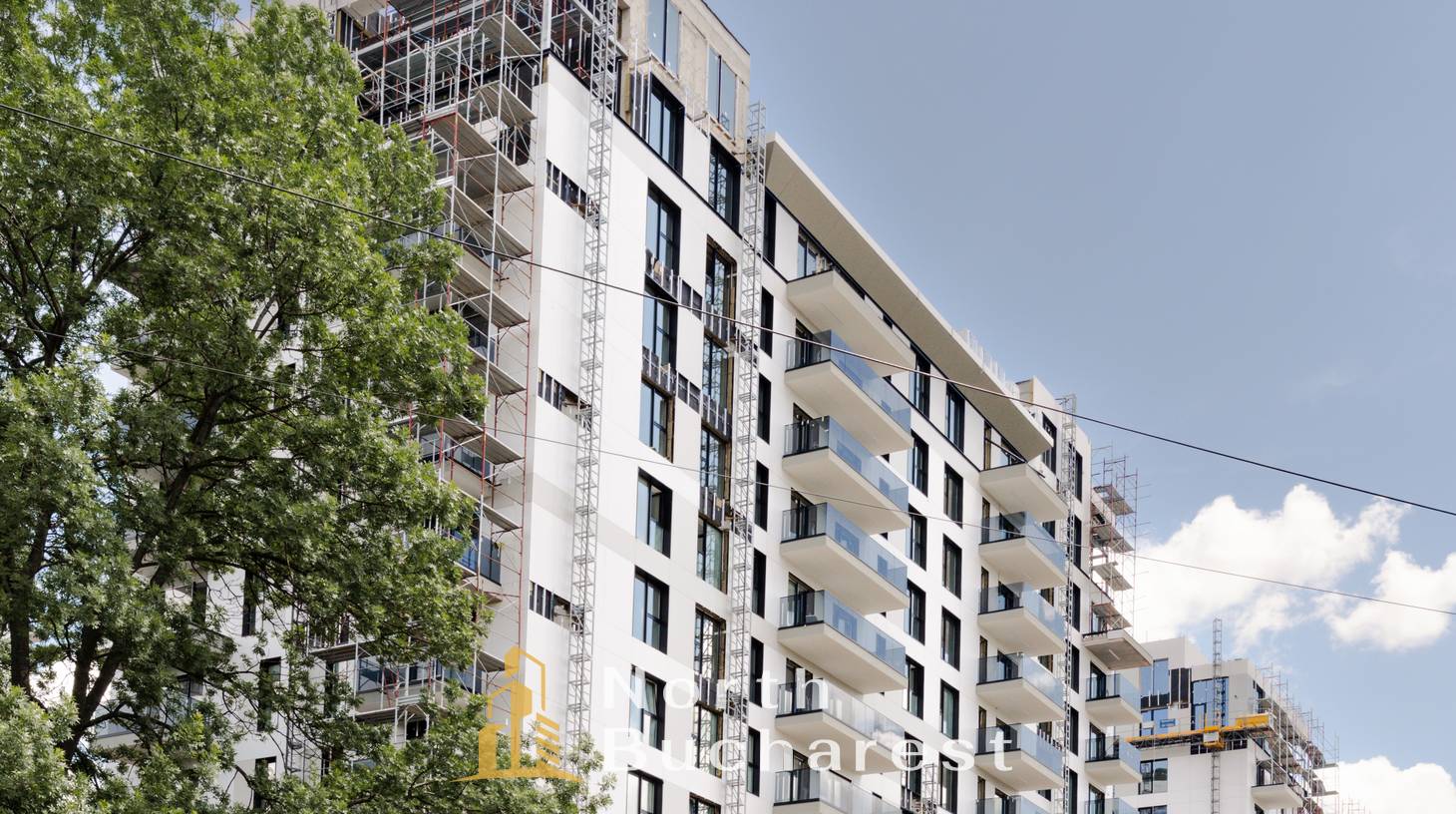 https://images.northbucharest.ro/dPqOFmnAuQZXYpi7cf8mWunTxxQ9C1TImCfpYd1ERGI/watermark:0.75:so:0:30:0.39/resize:fill:1460:816:1/gravity:ce/bG9jYWw6Ly8vZXN0YXRlL2xyLzI3MTQzNzExLTc2MTUtNGE5MS1iY2ExLWI2Zjg0MTE1NWNlMy5qcGVn