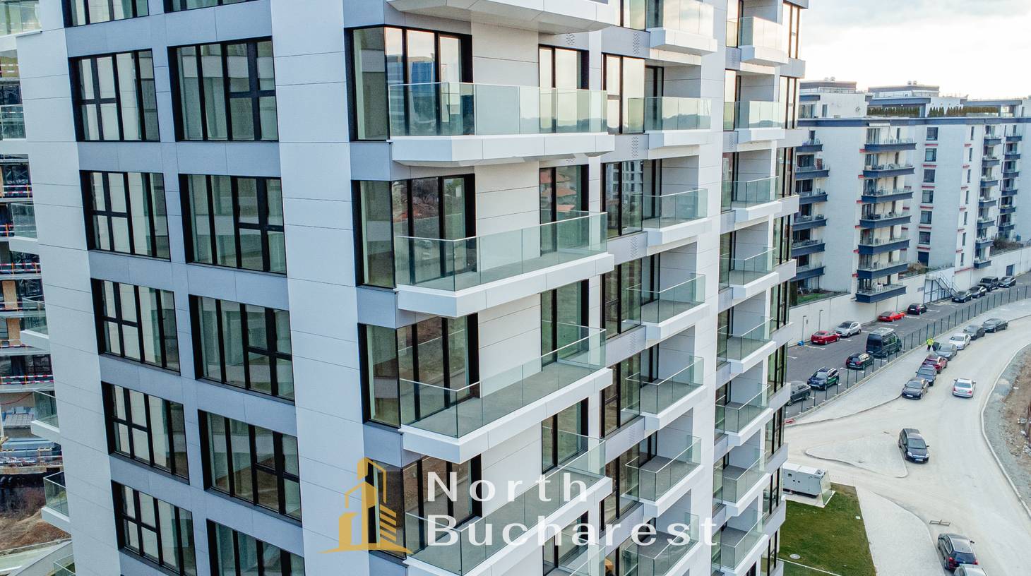 https://images.northbucharest.ro/dvpT--G-1TAWjsTuaRAvn0jDTW90r-QNmu1EssVplVo/watermark:0.75:so:0:30:0.39/resize:fill:1460:816:1/gravity:ce/bG9jYWw6Ly8vZXN0YXRlL2xyL2FmOTExNmQ3LTljNGEtNGE2NS04ODc5LTlmY2UwYWI4NmFlMi5qcGVn