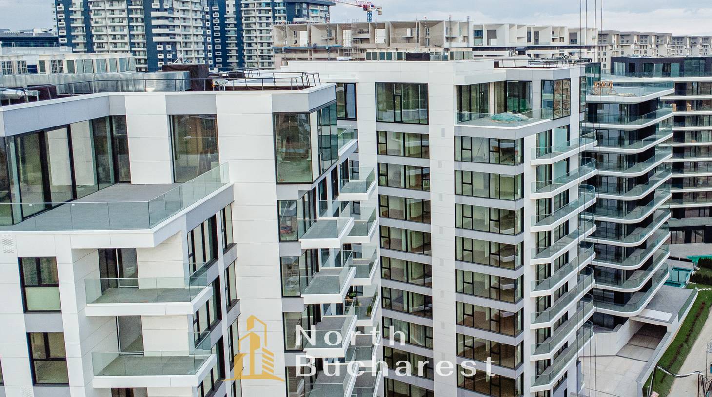 https://images.northbucharest.ro/fBYXZYSLCp7LZy8EsvYTMhqtnF8o6ZnBWjPNLlVoZUQ/watermark:0.75:so:0:30:0.39/resize:fill:1460:816:1/gravity:ce/bG9jYWw6Ly8vZXN0YXRlL2xyL2VlMmRhZTE5LTUxOGQtNGMzYS05ODU2LWQ0ZjRiZjg2Yjc2OS5qcGVn