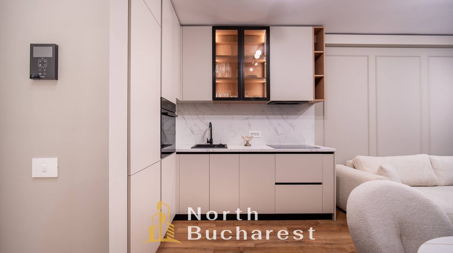https://images.northbucharest.ro/fSKTQVLEzL2kIJlWsK3nH7wGNR7jXEpnw6URXJQwylA/watermark:0.75:so:0:30:0.39/resize:fill:1460:816:1/gravity:ce/bG9jYWw6Ly8vZXN0YXRlL2xyL2I2M2QzM2E0LWVlZDEtNGZiNC05YTY3LTBjMDIyYzg5MTJjNC5qcGVn