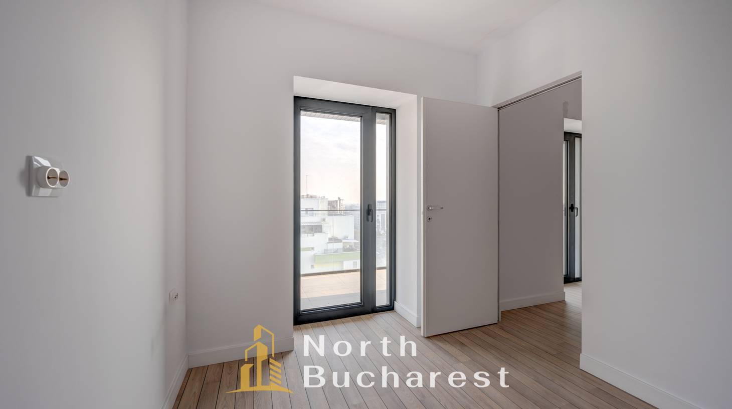 https://images.northbucharest.ro/fqPWQwV-mMQKhJ2MYtNlabBLBkBwDUaNWJ1HifDHrr4/watermark:0.75:so:0:30:0.39/resize:fill:1460:816:1/gravity:ce/bG9jYWw6Ly8vZXN0YXRlL2xyLzMxYWIzZjlhLWFmNWEtNGJjOS04MjVkLTdhZTExMTc0NDRiYi5qcGVn