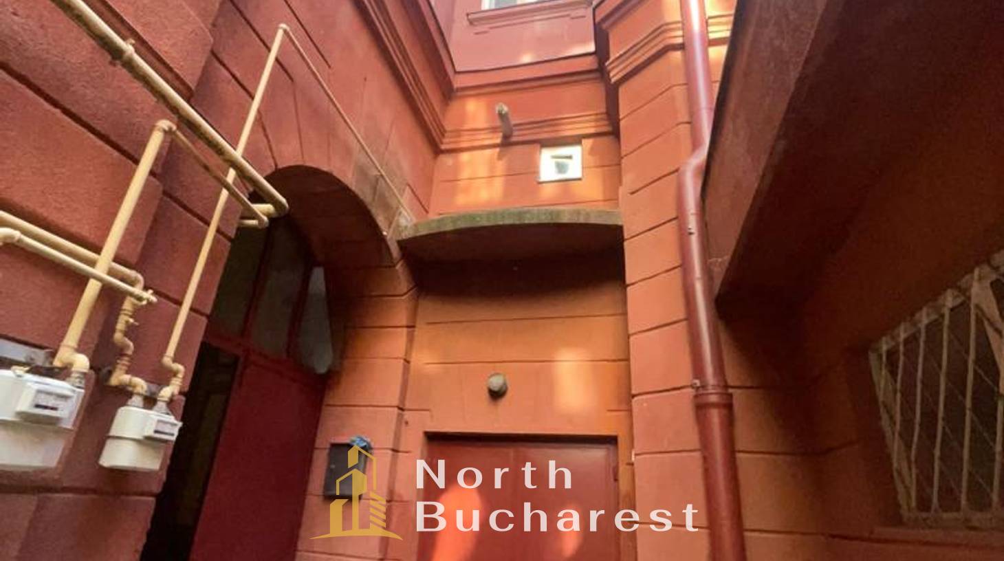 https://images.northbucharest.ro/gI0KDub2KPe9ks5uQ7VcfAcVJnh7aaw2IFFD8Ma7B9k/watermark:0.75:so:0:30:0.39/resize:fill:1460:816:1/gravity:ce/bG9jYWw6Ly8vZXN0YXRlL2xyLzA3ZmY1NjAxLTk4MzctNDdhMS1iZjgxLWJlYmNkZWViZTEzNS5qcGVn