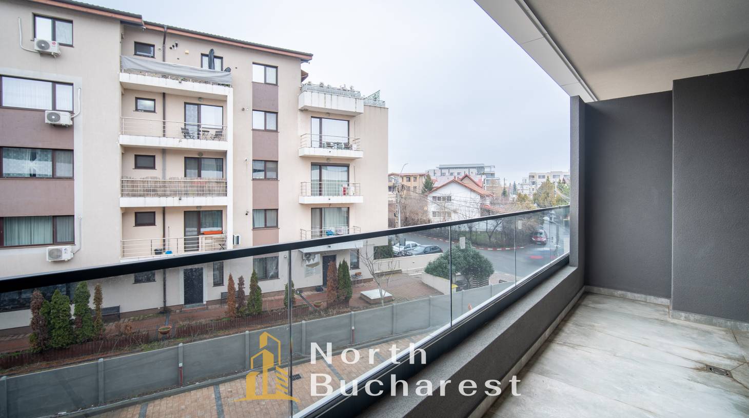 https://images.northbucharest.ro/h4gb9yieYwkRJKW_CJ8oW_BET682KYd4IBRG9GbWNzI/watermark:0.75:so:0:30:0.39/resize:fill:1460:816:1/gravity:ce/bG9jYWw6Ly8vZXN0YXRlL2xyLzNiZmMwMzlkLTkzNDktNDM1Ny05NmIwLTFiYjQ3ZTJkMTMwMC5qcGVn