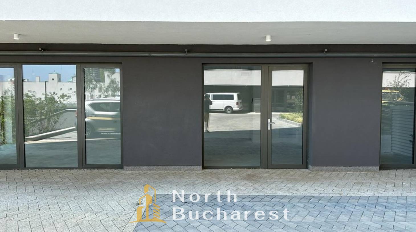 https://images.northbucharest.ro/hV6JRiwbrnyk5VISmMN-j8g0LXU3yCGBe-eu27Yvieg/watermark:0.75:so:0:30:0.39/resize:fill:1460:816:1/gravity:ce/bG9jYWw6Ly8vZXN0YXRlL2xyL3o3NXNsdWoydDh5MnBlMS01NzcuanBn