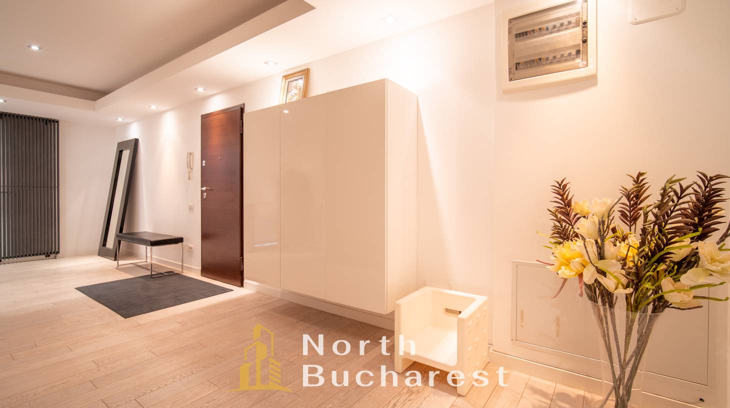 https://images.northbucharest.ro/iBEu0VfLLuZcnJnucC-i_yzv5YyXCUxn6pkyZ6nPx2M/watermark:0.75:so:0:30:0.39/resize:fill:1460:816:1/gravity:ce/bG9jYWw6Ly8vZXN0YXRlL2xyLzk4OWE2OWE2LWNlZjAtNGJiMS04YTI4LTJjM2M3NmYxMmEzZi5qcGVn