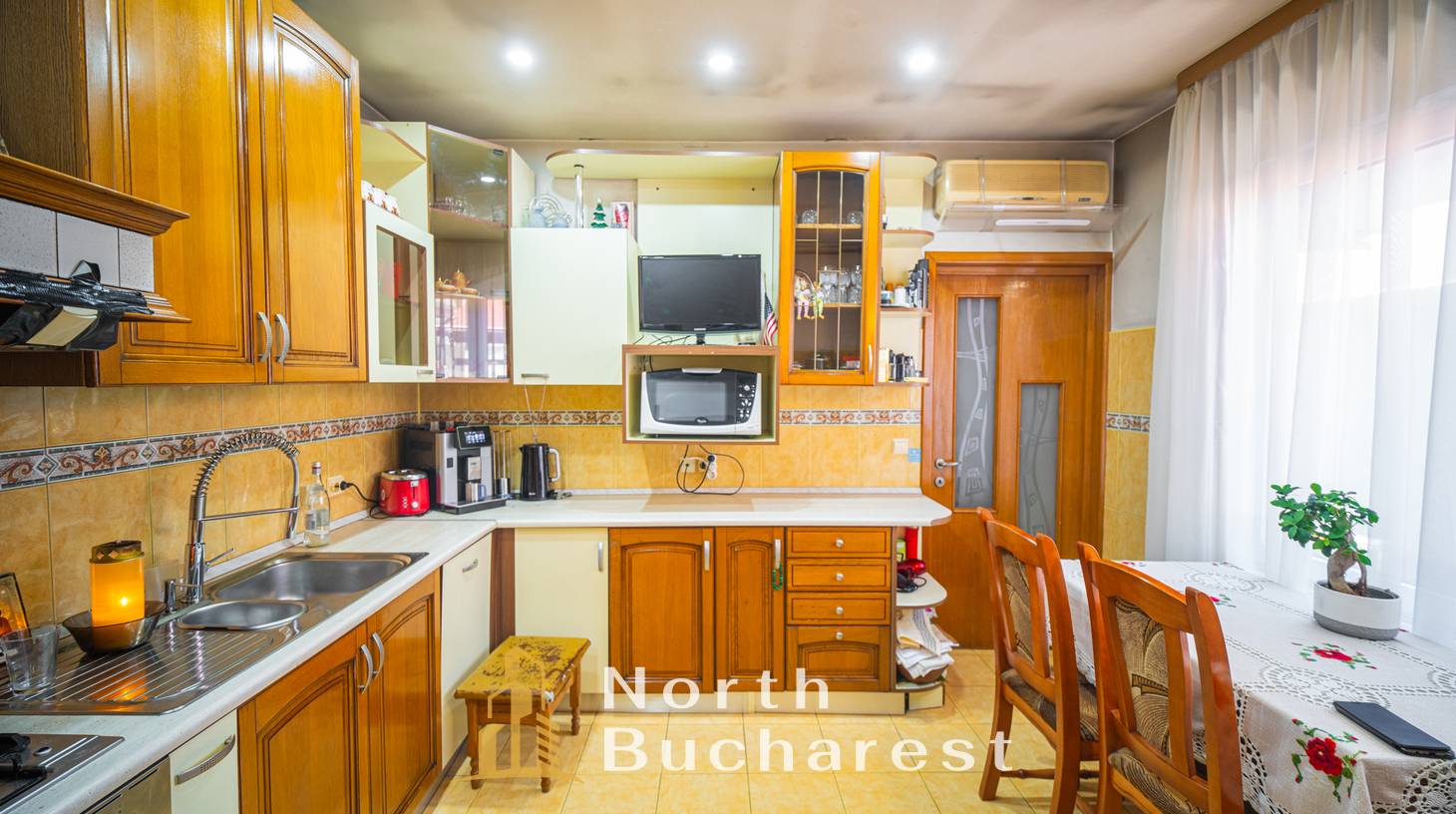 https://images.northbucharest.ro/iaGtnxYtT1L84ct-0atJsEQGuH9KTpC7H_Bpro2yHGM/watermark:0.75:so:0:30:0.39/resize:fill:1460:816:1/gravity:ce/bG9jYWw6Ly8vZXN0YXRlL2xyLzg2NmVhNjlmLWRmNTUtNGQ3NC05MDk3LTFmNWEzYjc2NjY2OC5qcGVn