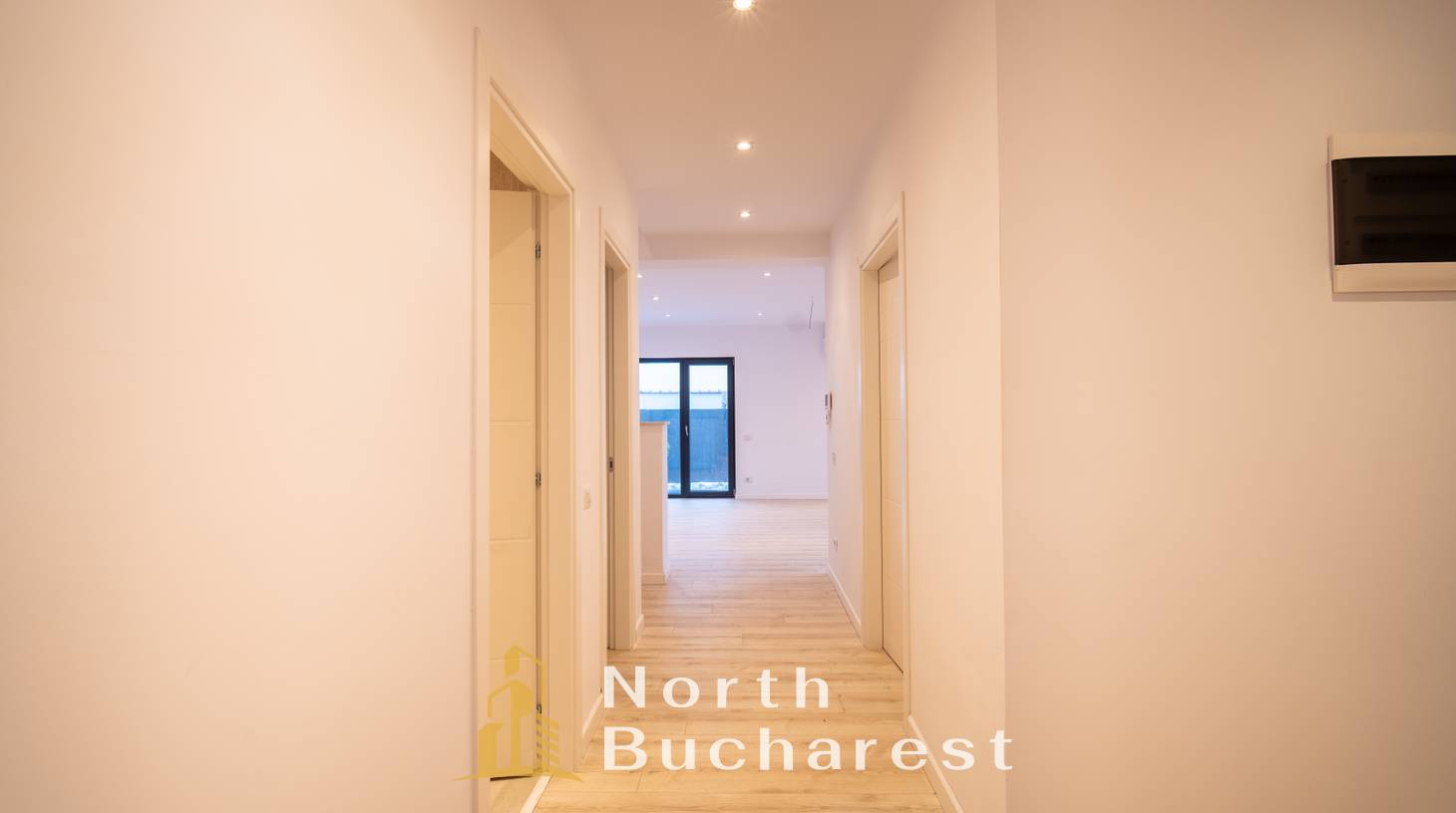 https://images.northbucharest.ro/k9Yiv-UlMlS4j2XZjiL5HpJFCxKuMzzqEmpersdJFrw/watermark:0.75:so:0:30:0.39/resize:fill:1460:816:1/gravity:ce/bG9jYWw6Ly8vZXN0YXRlL2xyLzhkZGY1MmY5LTk0MjktNGFhZC04NjQ2LWExMjU3YjNhN2Q5ZC5qcGVn