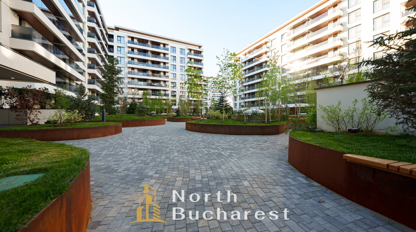 https://images.northbucharest.ro/n1d7Cf4pFjh0inK5hhoS8PCDwDD7Yc-iYrTbwBYNHF4/watermark:0.75:so:0:30:0.39/resize:fill:1460:816:1/gravity:ce/bG9jYWw6Ly8vY29tcGxleC9zbGlkZXMvMS00MTI5NzMuanBn