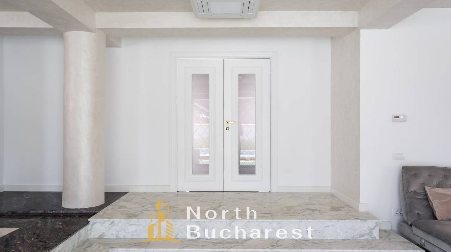 https://images.northbucharest.ro/o3QnRNvqbHQ11itlHiplMx022BUOi9yMxhfEk1Eh-oo/watermark:0.75:so:0:30:0.39/resize:fill:1460:816:1/gravity:ce/bG9jYWw6Ly8vZXN0YXRlL2xyL2YyMjc1Mjk3LTU1MWItNDAzYS05ZTg2LWM2Yjg4NGFjZTUyYy5qcGVn