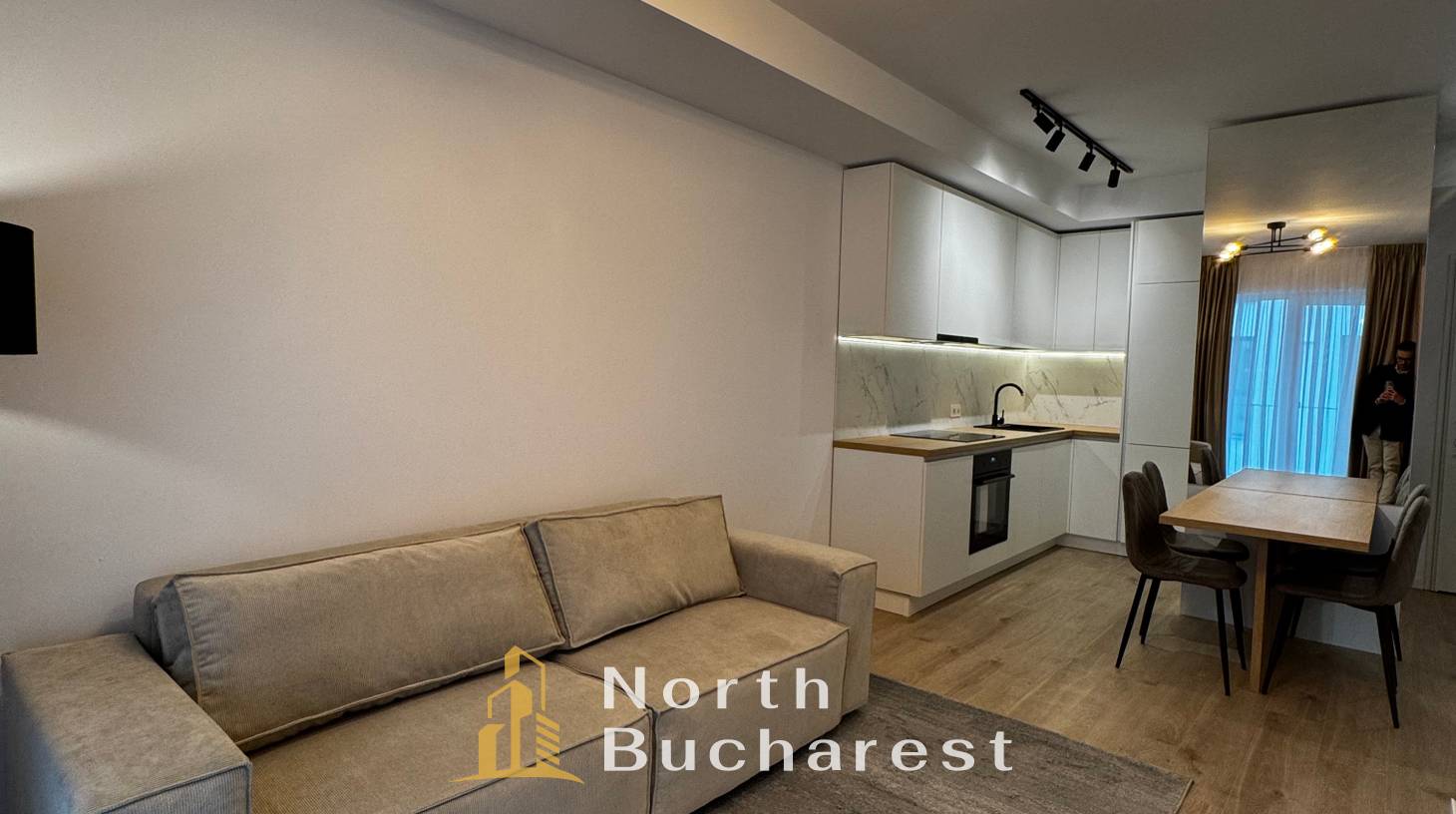 https://images.northbucharest.ro/pDCUvh5RLs5dKQa_zBmpHezvo6ZLmO9N6ose3SPaxvQ/watermark:0.75:so:0:30:0.39/resize:fill:1460:816:1/gravity:ce/bG9jYWw6Ly8vZXN0YXRlL2xyLzcwMTBmY2E5LTFmMTktNGQxYy1iOWI4LTU3NWNhMDU2Njk0YS5qcGVn