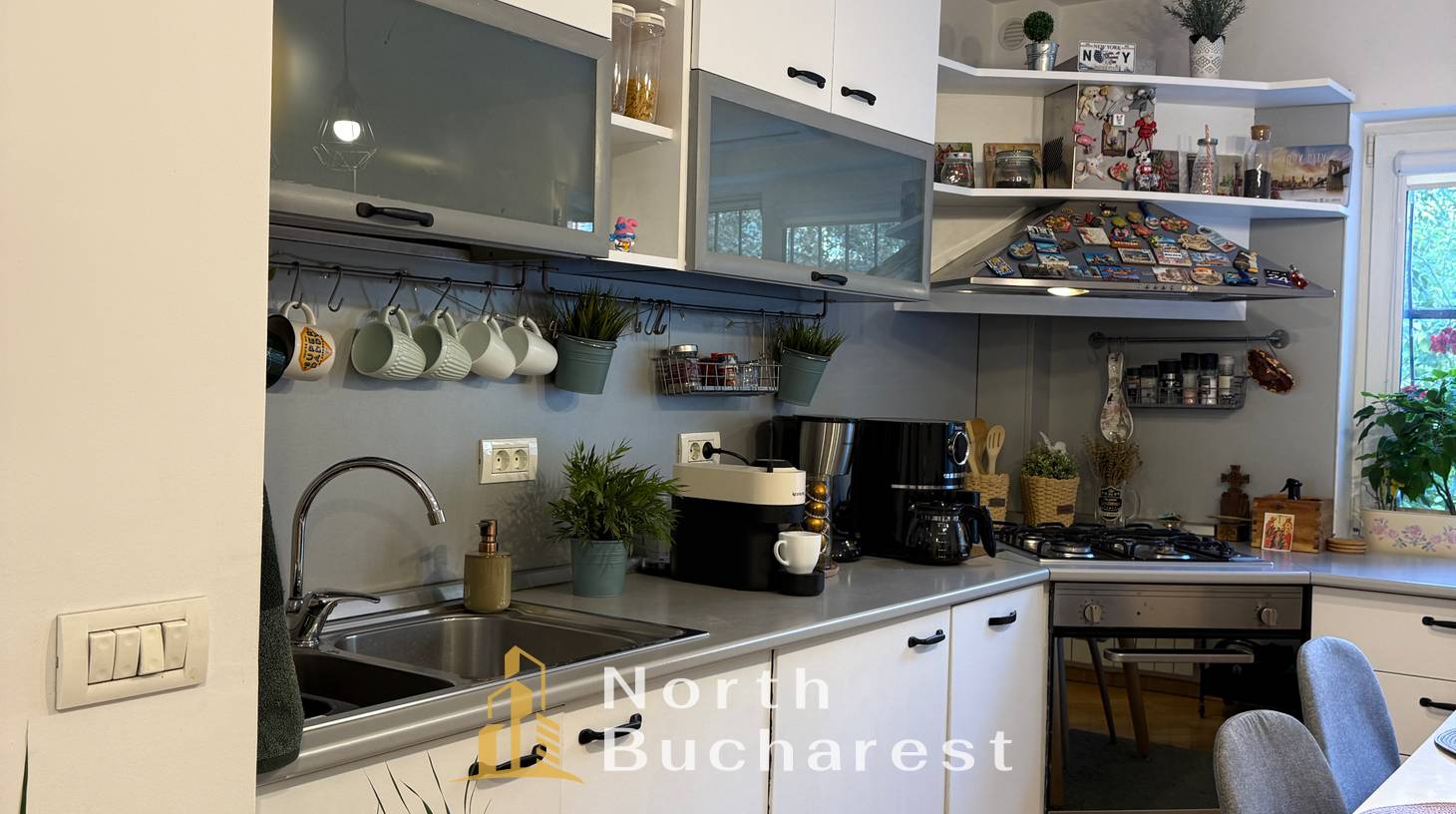 https://images.northbucharest.ro/pgOhLvFzcDiptXmzoYPBYoDddXhHpmbRNVmPWjLSqGk/watermark:0.75:so:0:30:0.39/resize:fill:1460:816:1/gravity:ce/bG9jYWw6Ly8vZXN0YXRlL2xyLzVhOTdmYWVlLTNmOTMtNGQxNi05NjIzLWU4MTIyZjVmMzYzZS5qcGVn